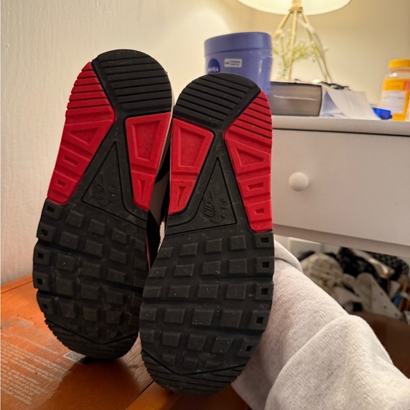 Nike shoe - Picture 3 of 5